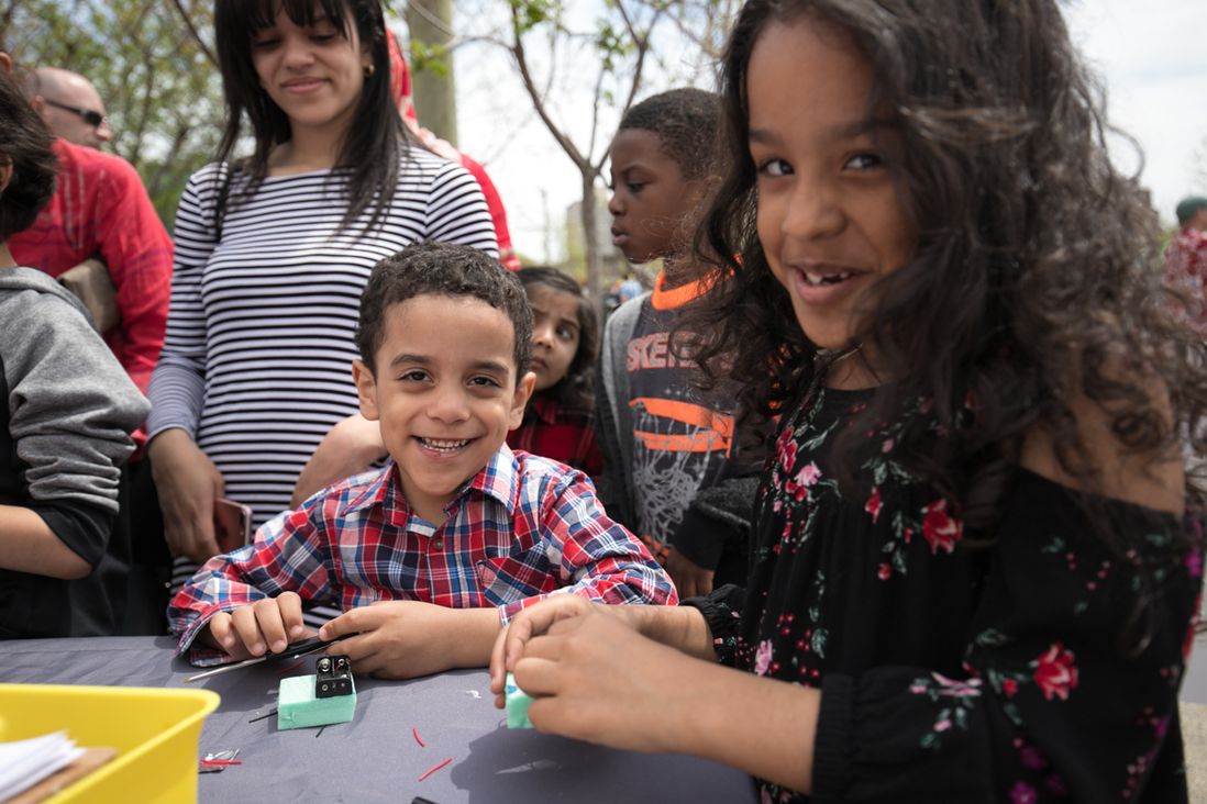 Children making a robot with help from The Brooklyn Robot Foundry<br>
